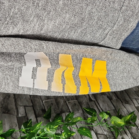 VS PINK WVU Collegiate Collection - Picture 6 of 9